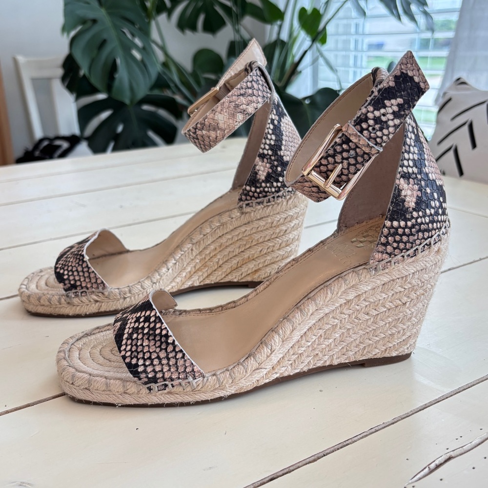Vince Camuto Meddrina Ankle Strap Wedge Sandal Size 7.5 Snake Print Leather